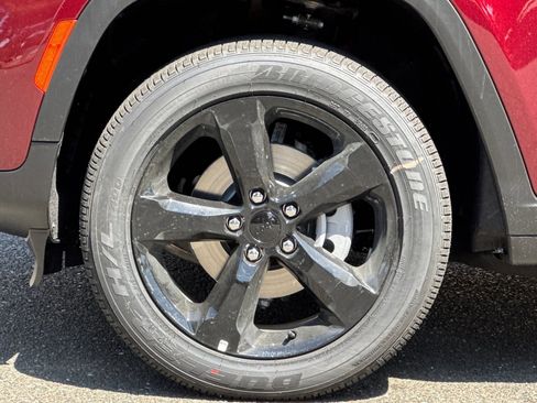 New 2025 Jeep Grand Cherokee Laredo image 24