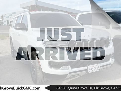 Used 2024 Jeep Wagoneer L Series II w/ Flexible Seating Group RWD image 1
