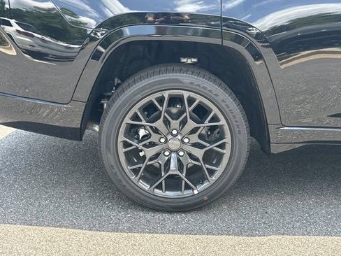 New 2026 Jeep Grand Cherokee L Summit w/ Obsidian Package AWD/4WD image 17