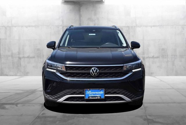 Certified 2023 Volkswagen Taos SE w/ Panoramic Sunroof Package AWD/4WD image 4