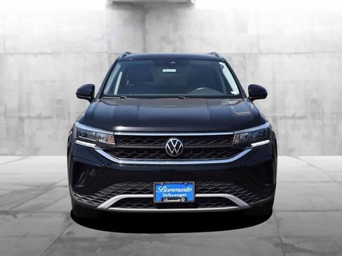 Used 2023 Volkswagen Taos SE w/ Panoramic Sunroof Package AWD/4WD image 4