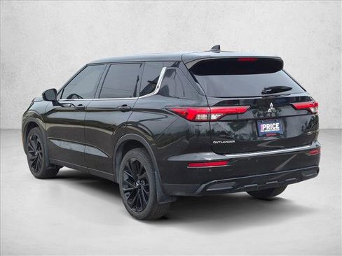 Used 2023 Mitsubishi Outlander SE Black Edition FWD image 7