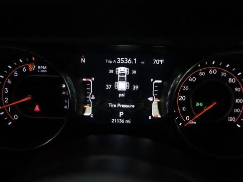 Used 2023 Jeep Gladiator Rubicon AWD/4WD image 15