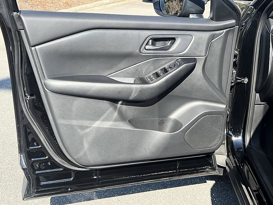 Certified 2025 Nissan Rogue S FWD image 19