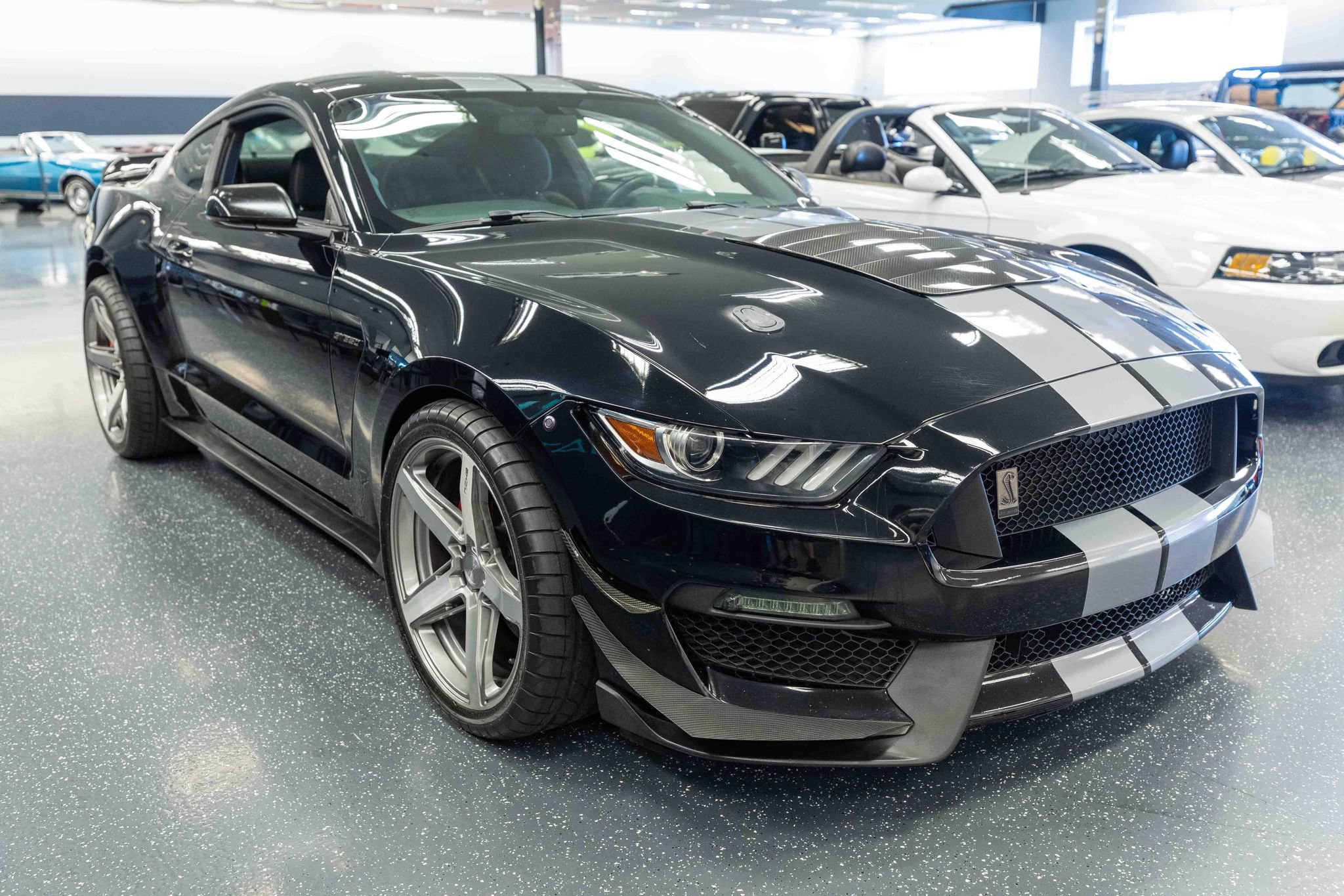 Used 2017 Ford Mustang Shelby GT350 RWD image 3