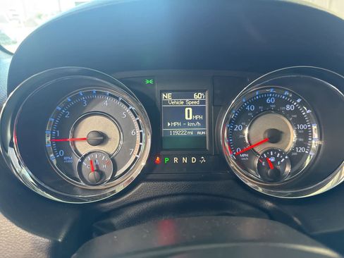 Used 2016 Chrysler Town & Country Touring w/ Driver Convenience Group FWD image 20