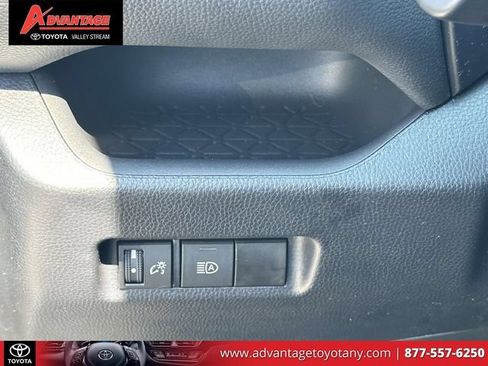 Used 2023 Toyota RAV4 LE AWD/4WD image 24