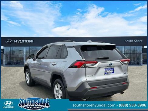 Used 2021 Toyota RAV4 LE AWD/4WD image 8
