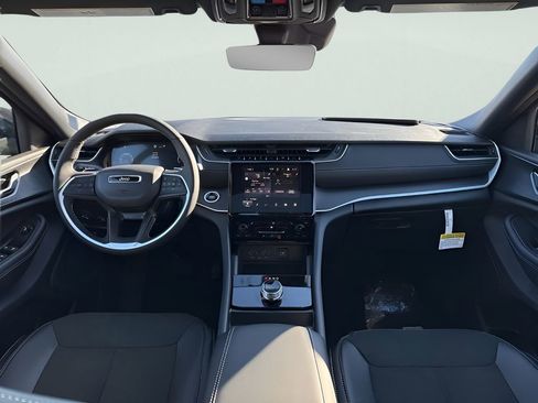 New 2025 Jeep Grand Cherokee L Altitude image 15