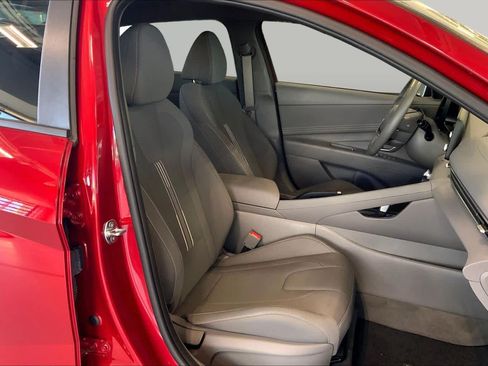 Used 2025 Hyundai Elantra Sport FWD image 9