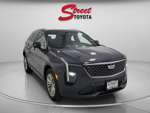 Used 2024 Cadillac XT4 Premium Luxury image 5