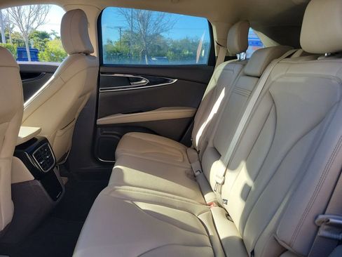 Used 2023 Lincoln Nautilus AWD w/ Premium Package image 18