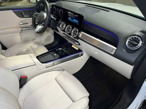 Certified 2025 Mercedes-Benz GLB 250 4MATIC image 11