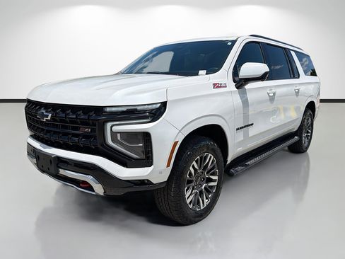 Used 2025 Chevrolet Suburban Z71 AWD/4WD image 7