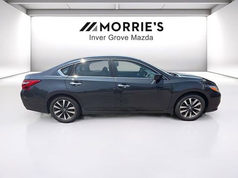 Used 2017 Nissan Altima 2.5 SV FWD image 4