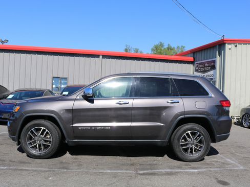 Used 2021 Jeep Grand Cherokee Limited w/ Luxury Group II image 4