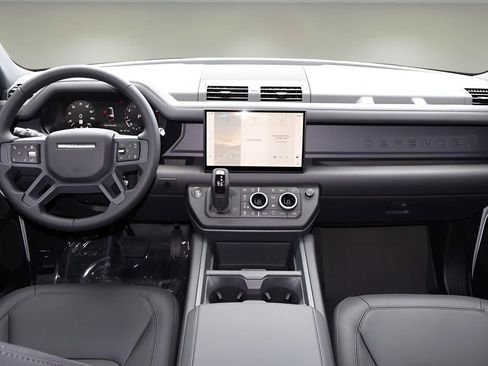 Used 2025 Land Rover Defender 130 S image 14