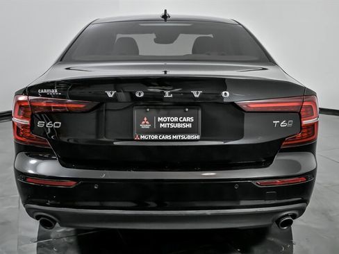 Used 2021 Volvo S60 T6 Momentum w/ Premium Package image 9