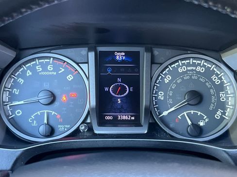 Certified 2019 Toyota Tacoma TRD Off-Road AWD/4WD image 26