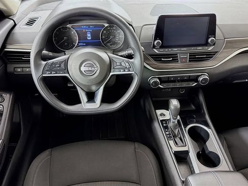 Used 2024 Nissan Altima 2.5 SV FWD image 26