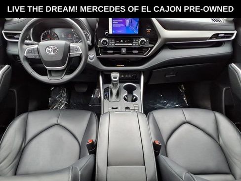Used 2023 Toyota Highlander XLE FWD image 4