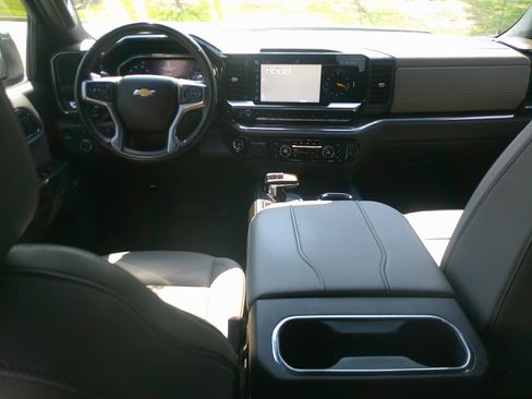 Used 2024 Chevrolet Silverado 1500 LTZ w/ Technology Package image 30