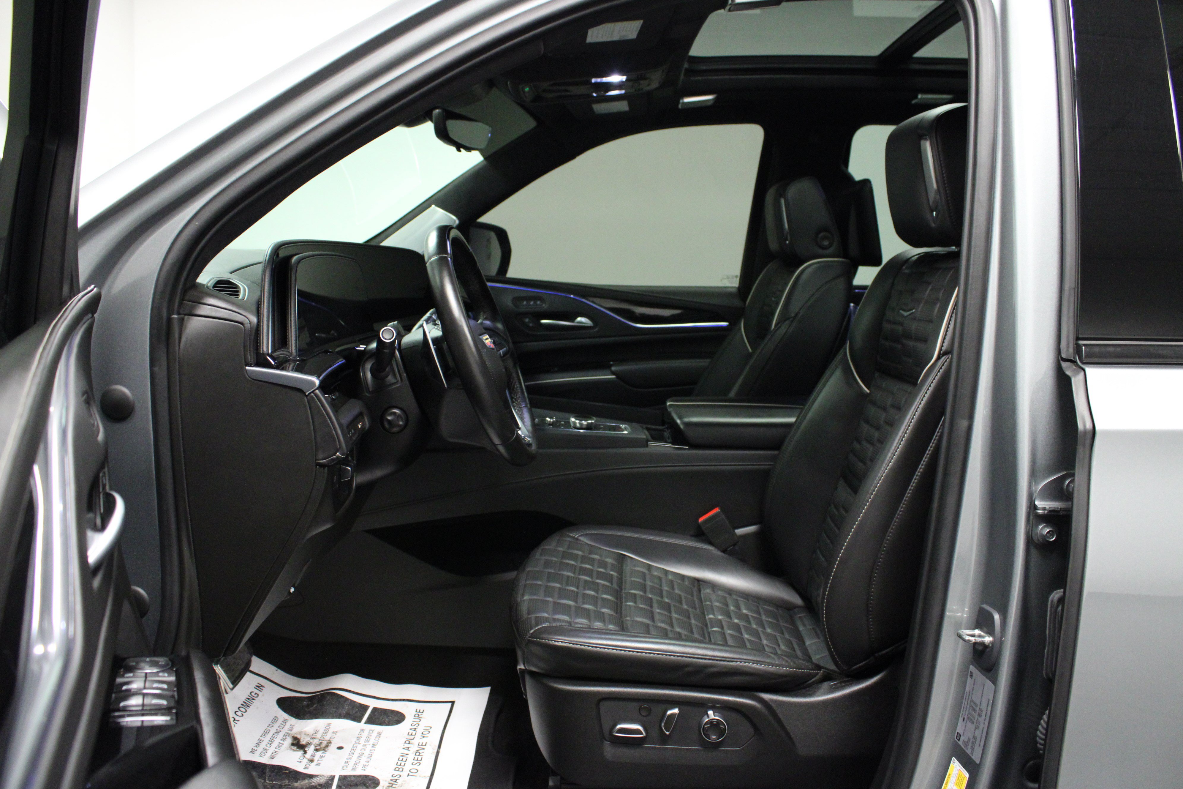 Used 2023 Cadillac Escalade ESV V AWD/4WD image 12