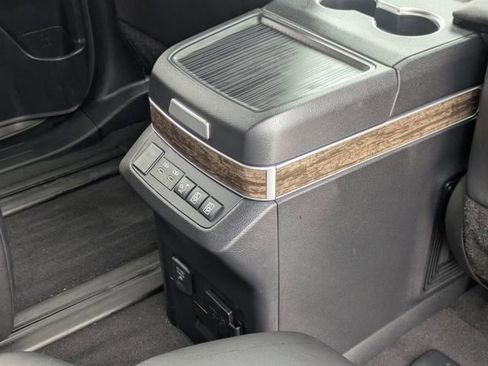 Used 2025 Toyota Sienna Platinum image 31