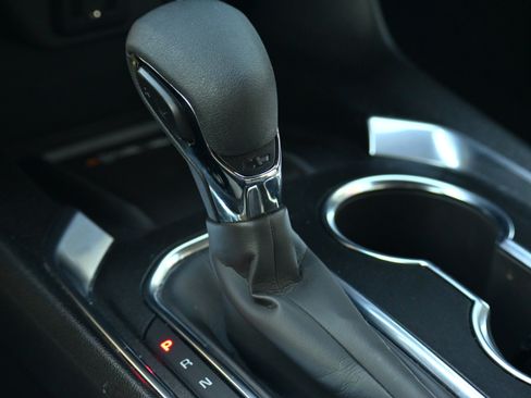 Used 2023 Chevrolet Traverse LT image 24