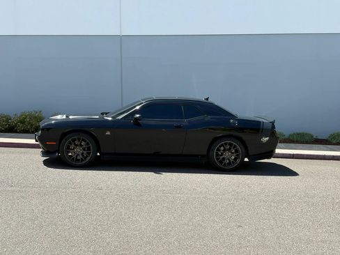 Used 2016 Dodge Challenger R/T Scat Pack w/ Leather Interior Group RWD image 3