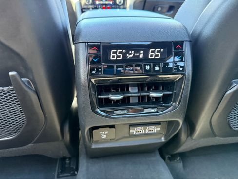 Used 2023 Jeep Grand Cherokee Overland w/ Advanced Protech Group III AWD/4WD image 31
