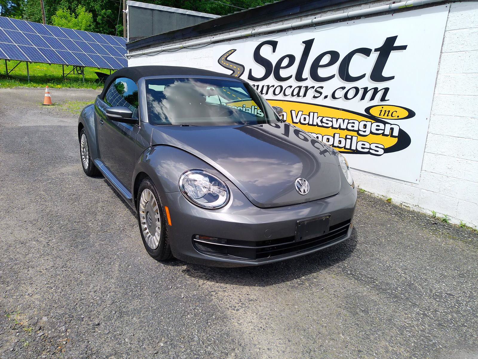 Used 2015 Volkswagen Beetle 1.8T FWD image 34