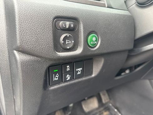 Used 2025 Honda Ridgeline Sport image 9