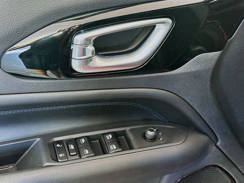 New 2026 Jeep Compass Latitude AWD/4WD image 17