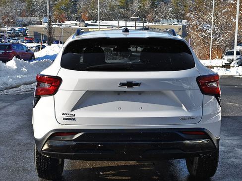 Used 2025 Chevrolet Trax ACTIV w/ Sunroof Package image 7