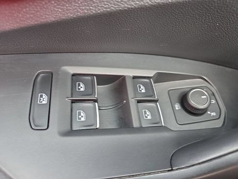 Used 2024 Volkswagen Jetta SE FWD image 27