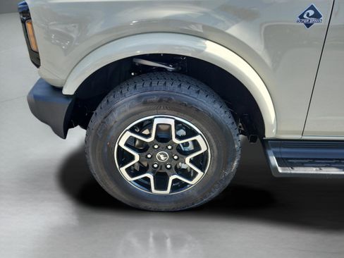 New 2025 Ford Bronco Outer Banks image 9