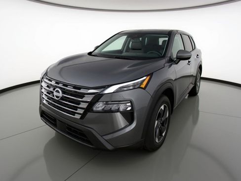 Used 2025 Nissan Rogue SV image 3