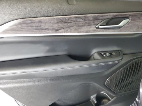 Used 2024 Jeep Grand Cherokee L Limited w/ Luxury Tech Group II image 13