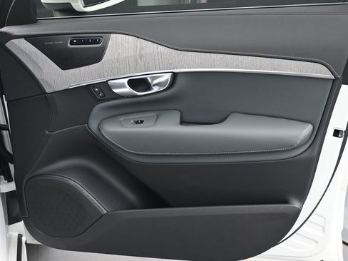 Certified 2025 Volvo XC90 B6 Ultra w/ Protection Package AWD/4WD image 14