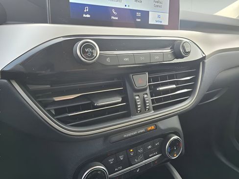 Used 2022 Ford Escape SE w/ Cold Weather Package image 21