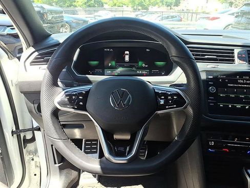 Used 2022 Volkswagen Tiguan SE R-Line AWD/4WD image 29