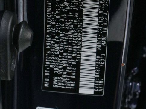 Used 2022 Toyota Corolla LE w/ Carpet Mat Package (TMS) FWD image 30