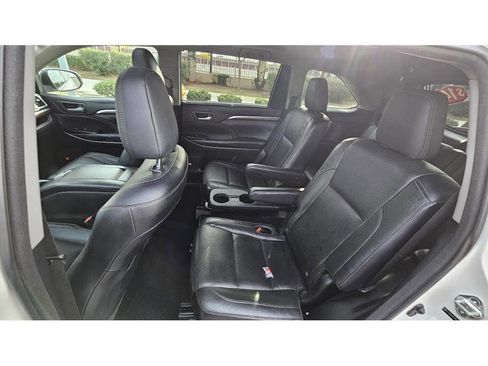Used 2014 Toyota Highlander Limited Platinum image 18