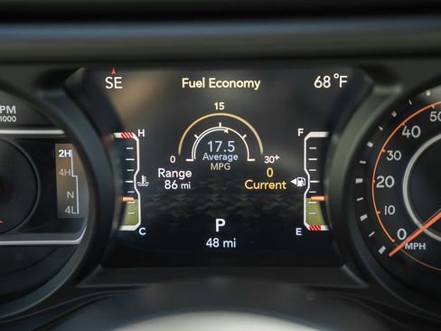 New 2025 Jeep Wrangler Rubicon w/ Convenience Group image 39