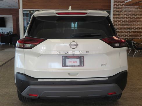 Used 2022 Nissan Rogue SV w/ SV Premium Package image 5