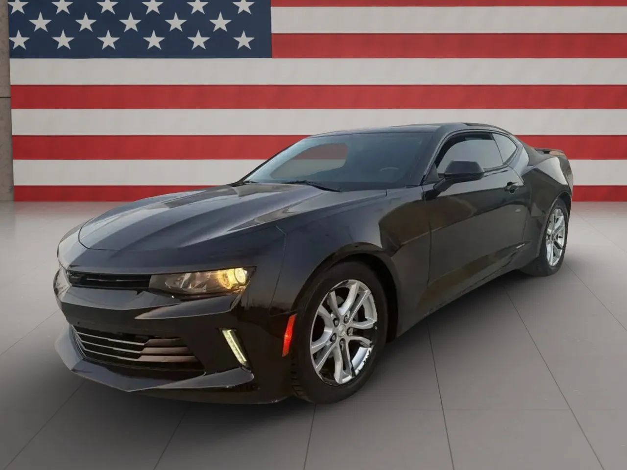 Used 2016 Chevrolet Camaro LT RWD image 2