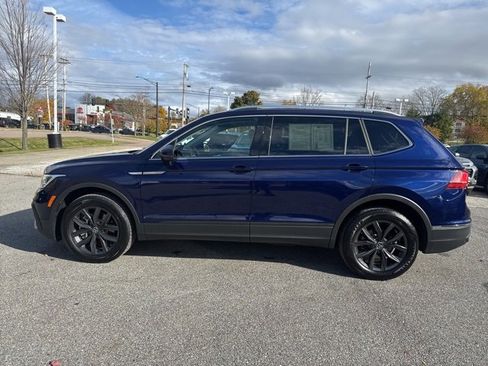Used 2024 Volkswagen Tiguan SE image 3