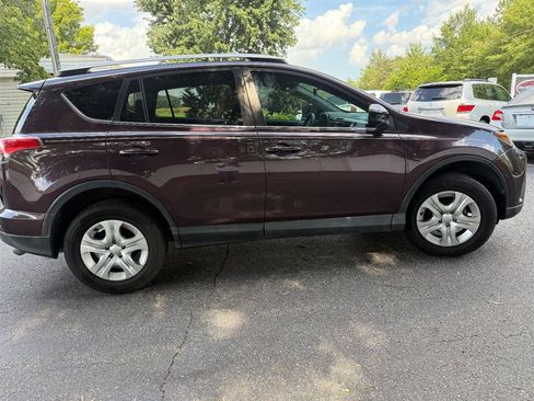 Used 2016 Toyota RAV4 LE FWD image 7
