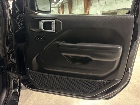 Used 2025 Jeep Wrangler Sport S image 7